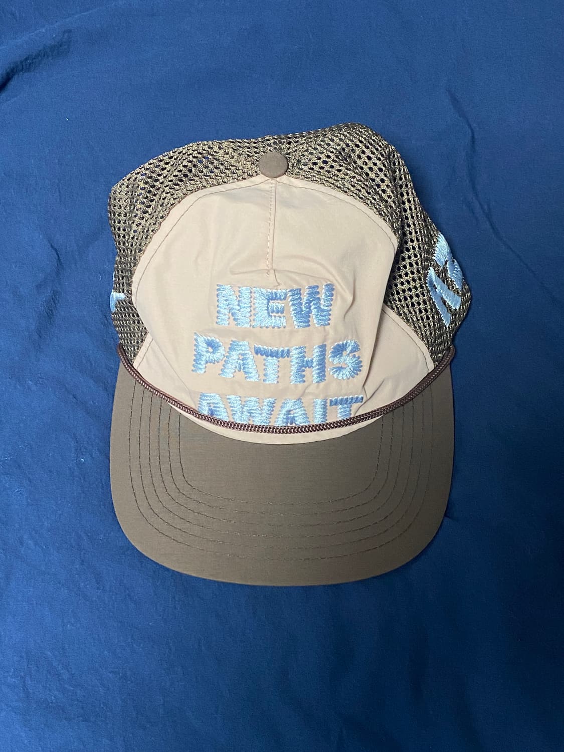 알렉스 조노 x 우즈 뉴 패스 어웨이트 트러커 햇 베이지 상품이미지3