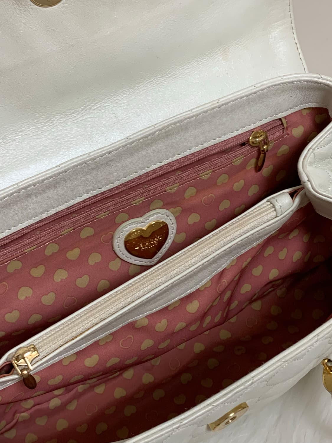 LOVECAT 러브캣 히메갸루 화이트 하트 퀄팅 숄더백 상품이미지3