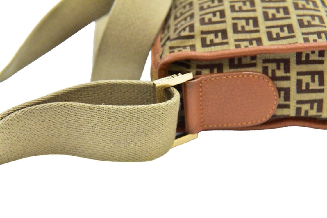 펜디 주키노 캔버스 F 참 크로스백 (정품) 상품이미지8