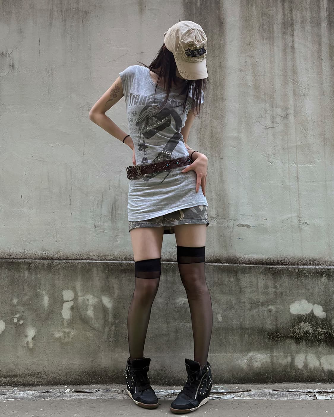 Y2K Glam Heel Graphic Slim T-shirts 상품이미지3