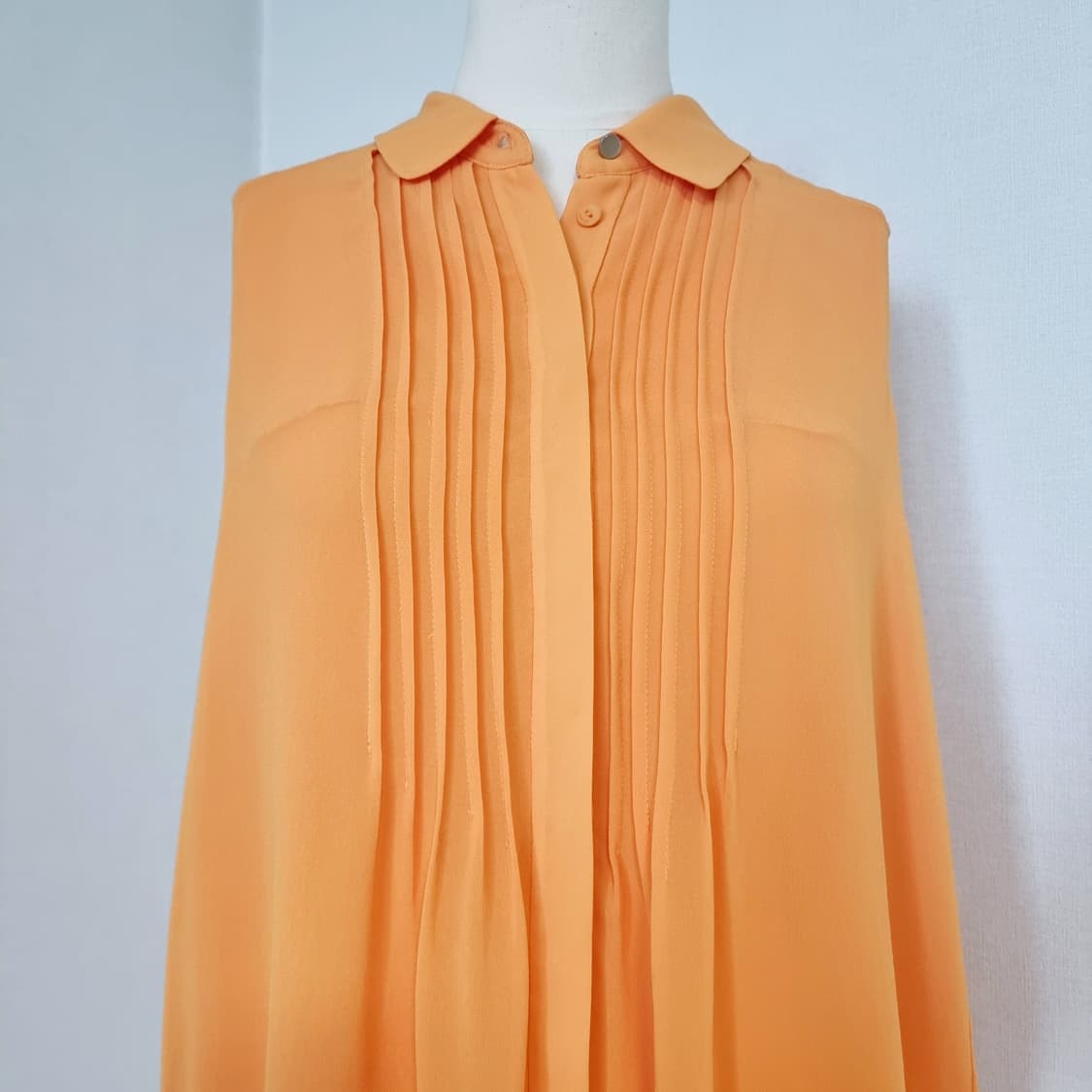 케네스레이디 언발란스 슬리브리스 블라우스 (55) 상태최상/1회착 상품이미지6