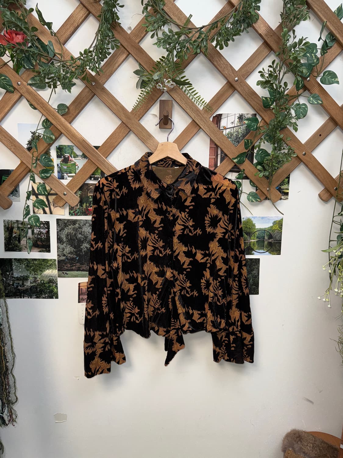 Brown oriental floral seethrough 벨벳 블라우스 상품이미지1