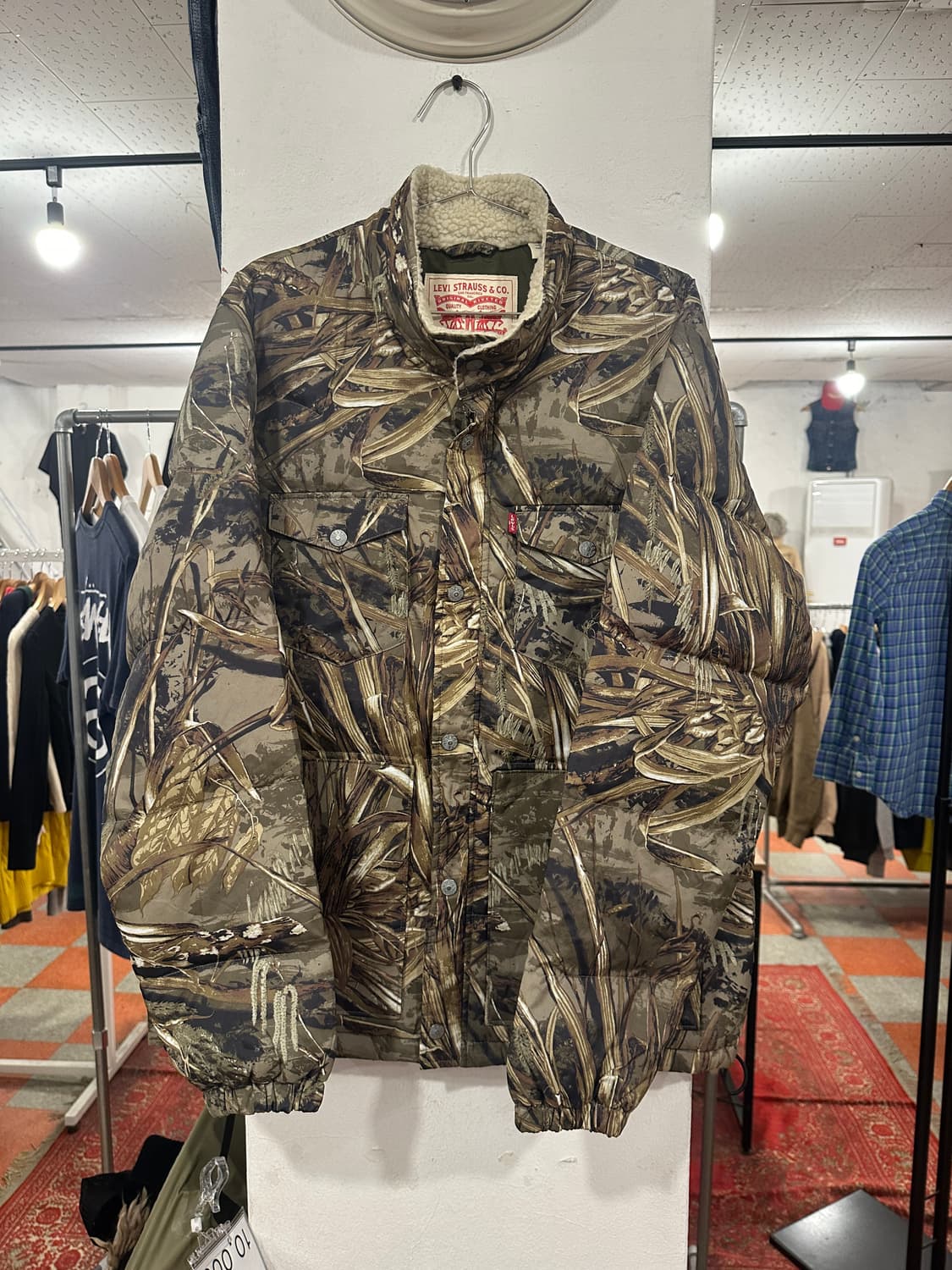 리바이스 낚엽패딩 상품이미지1