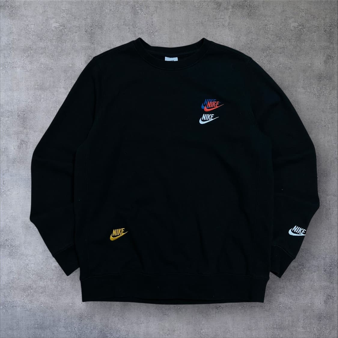 나이키 멀티 로고 블랙 맨투맨 상품이미지1