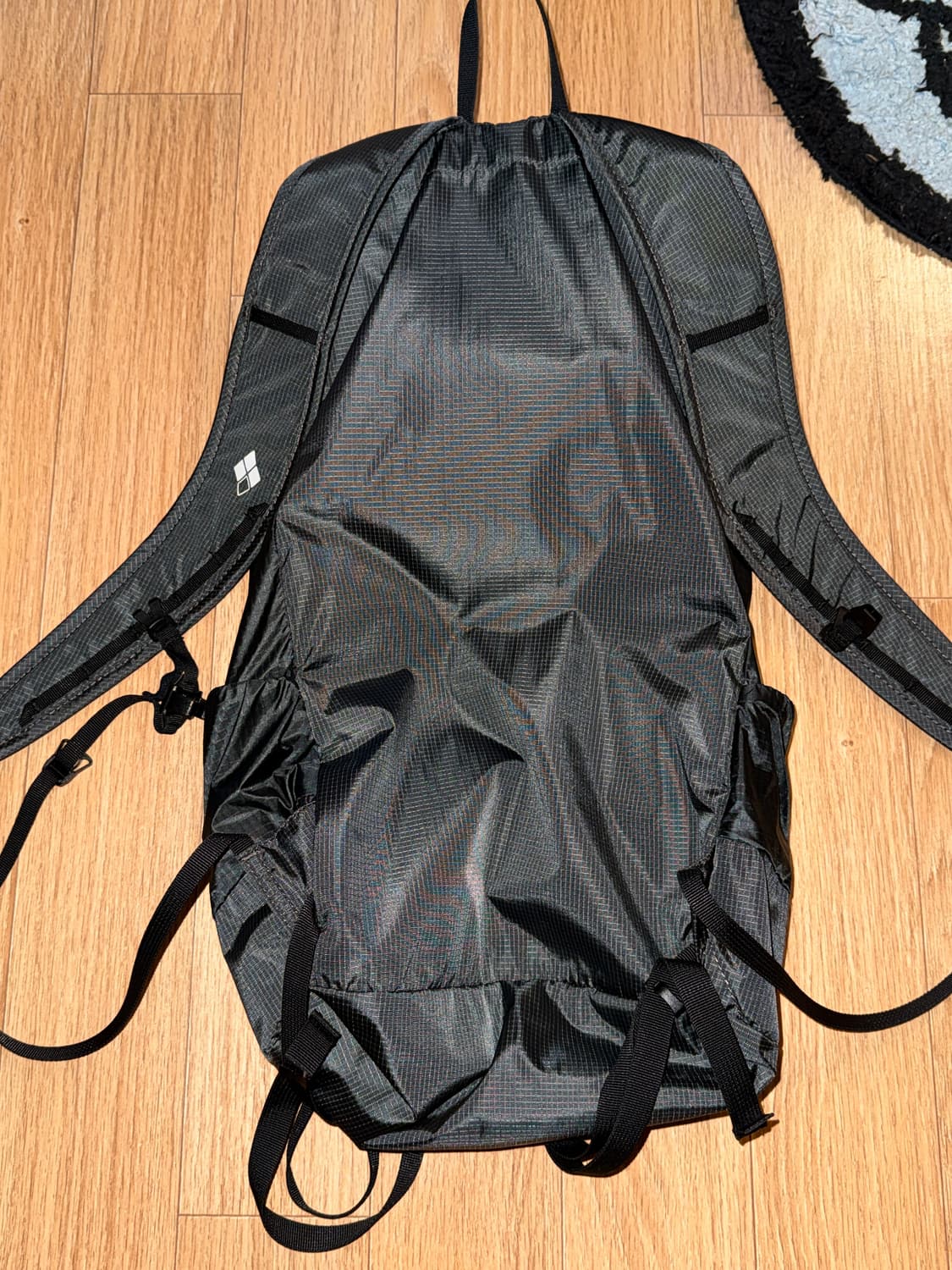 💥몽벨 버사라이트 팩 20 백팩 건메탈 다크 그레이💥 상품이미지2