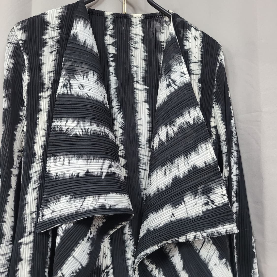 블랙 화이트 주름가디건 상품이미지4