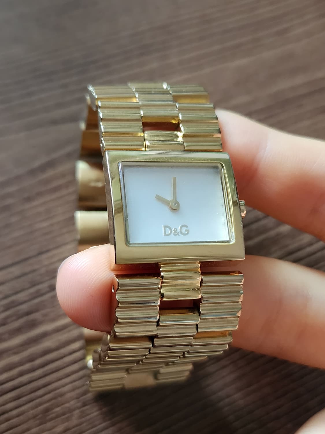 돌체앤가바나 D&G 금장시계(황정음시계) 상품이미지1