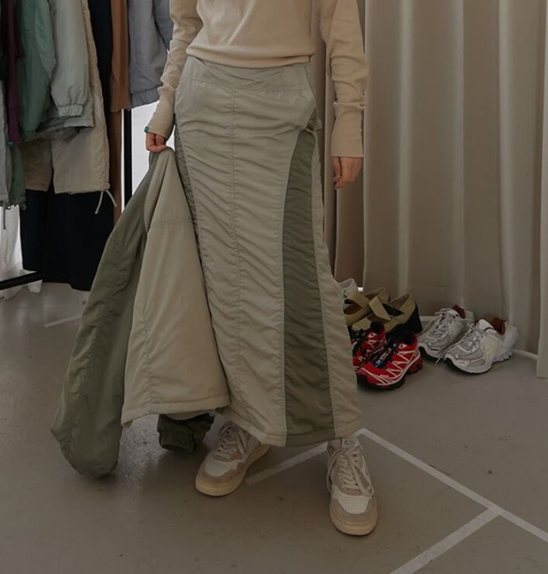 1회착) 노컨텐츠 머메이드 라인 윈드브레이커 스커트 카키 S 상품이미지3