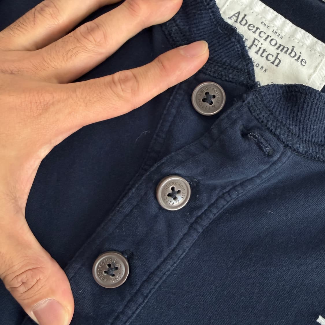 Abercrombie 아베크롬비 &fitch 네이비 헨리넥 슬리브리스  상품이미지5