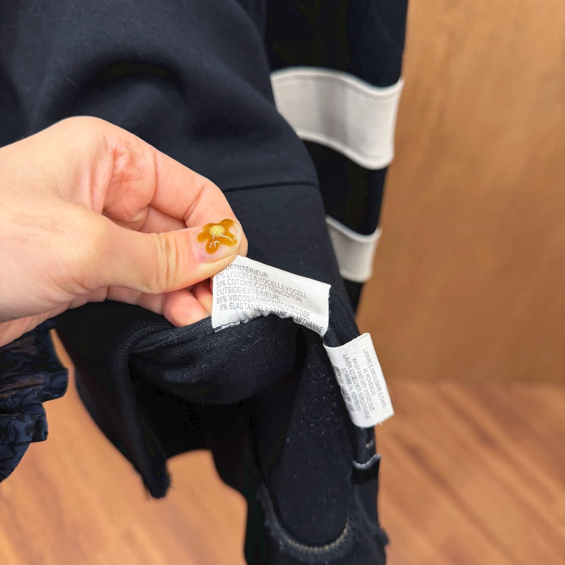 닐 바렛 맨투맨 스트라이프 배색 메탈 지퍼 다이아 퀄팅 패널 디테일 블랙 상품이미지8