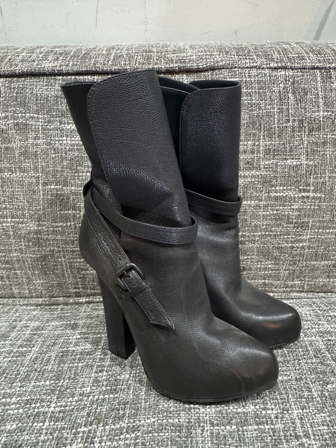 보테가 베네타 블랙 가죽 앵클 부츠 37 1/2 상품이미지1