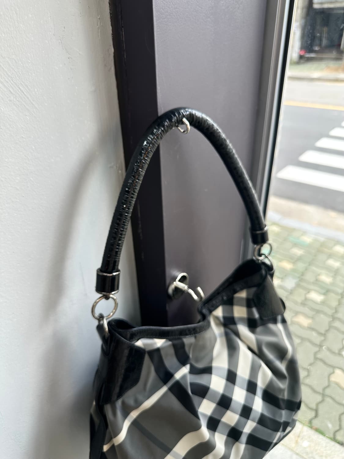 버버리 페이던트 블랜딩 체크 숄더백 상품이미지5