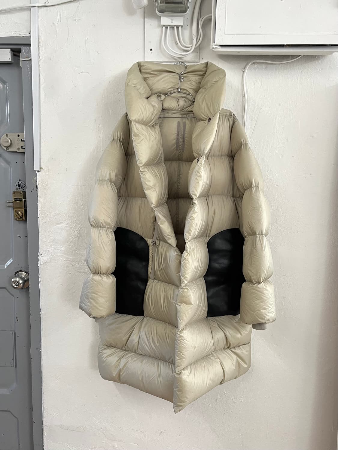 릭오웬스 2021FW 후드 레더포켓 롱패딩 상품이미지1