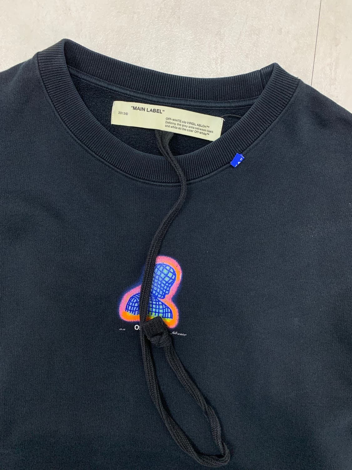 오프화이트 블랙프린팅 맨투맨 상품이미지3