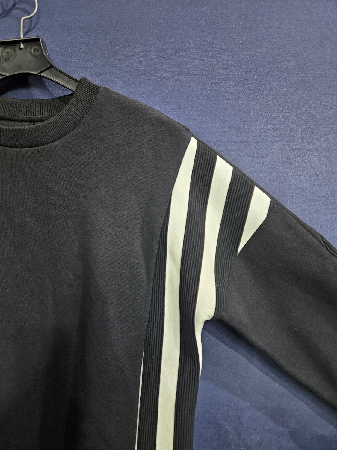 시스템옴므 블랙컬러 남성 105 맨투맨  상품이미지3