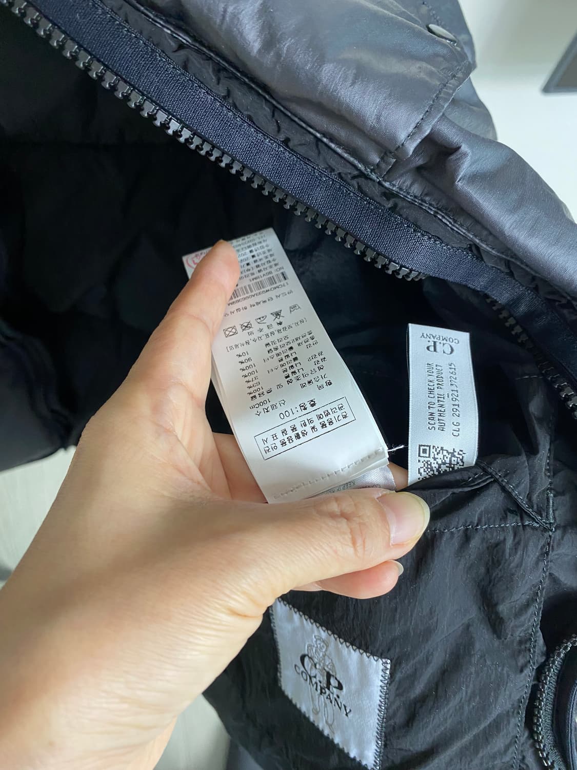 cp컴퍼니 24fw 에코크롬 패딩조끼 L사이즈 상품이미지5