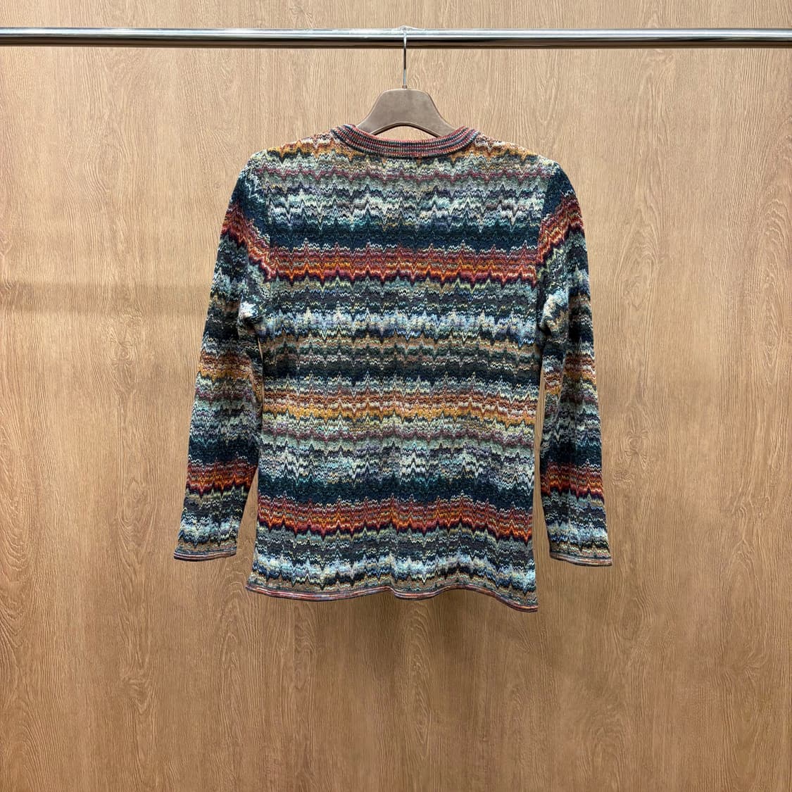  미쏘니 스포츠 니트 웨이브 패턴 미니멀 리브 마감 디테일 레인보우 상품이미지3