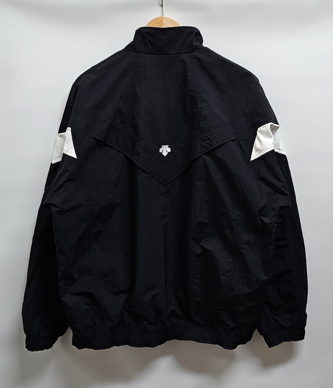 데상트 바람막이 트레이닝복 셋업 M 95 상품이미지3