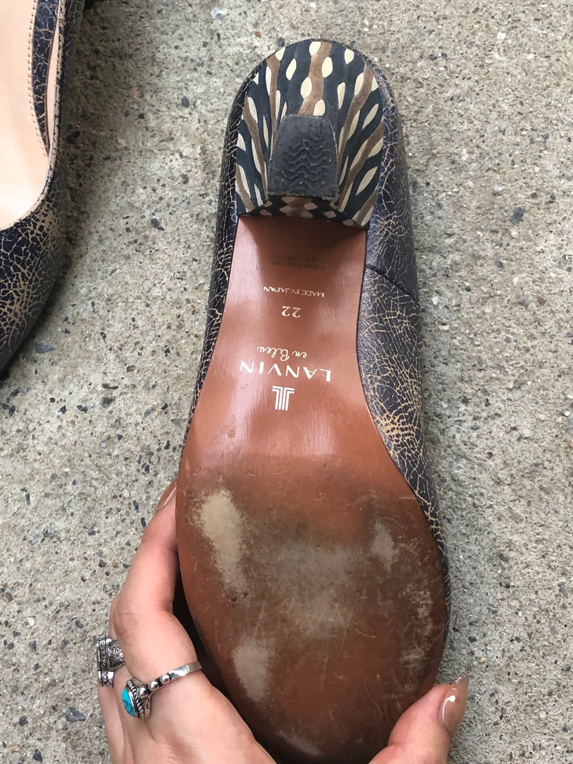 Lanvin crackle leather round heel pumps 상품이미지7