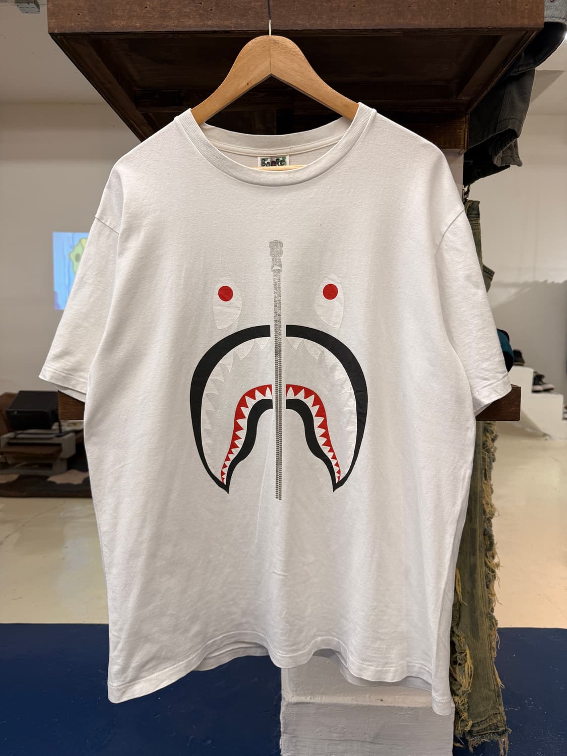 BAPE 베이프 샤크 화이트 반팔티 상품이미지3