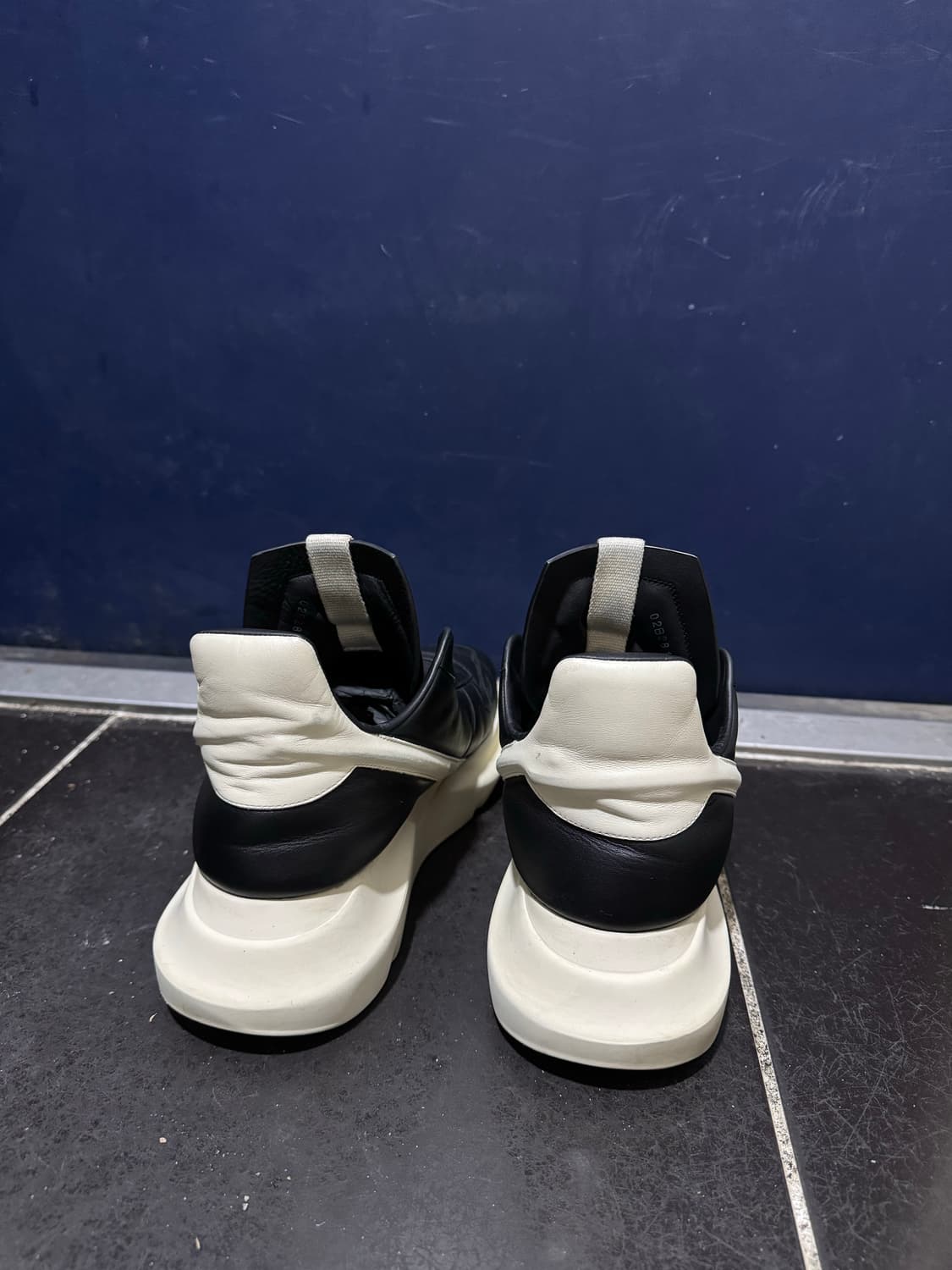 릭오웬스 22시즌 게스 러너 블랙밀크 42사이즈 상품이미지5