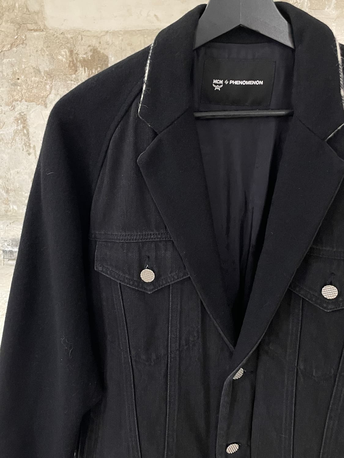 mcm x 페노메논 블랙 퍼 도킹 체크 데님 롱 자켓 상품이미지2