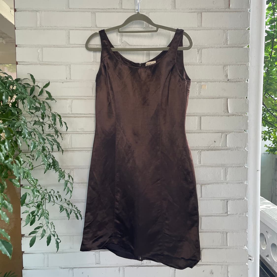 막스앤코 브라운 새틴 민소매 원피스 상품이미지1
