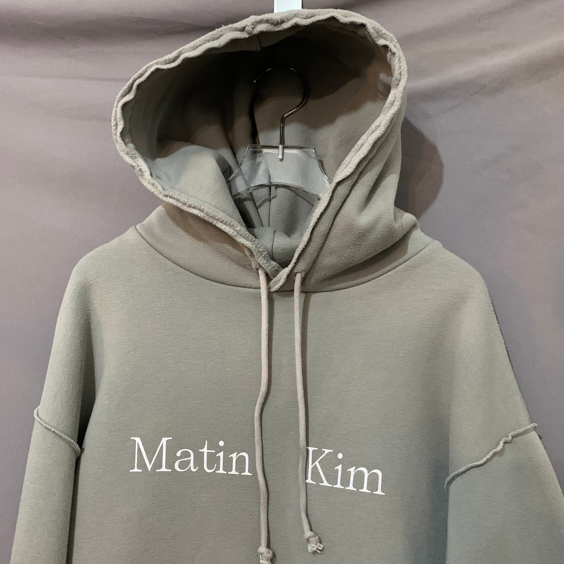 S MATIN KIM 마뗑킴 빅 로고 프린팅 오버핏 기모 후드티 상품이미지3