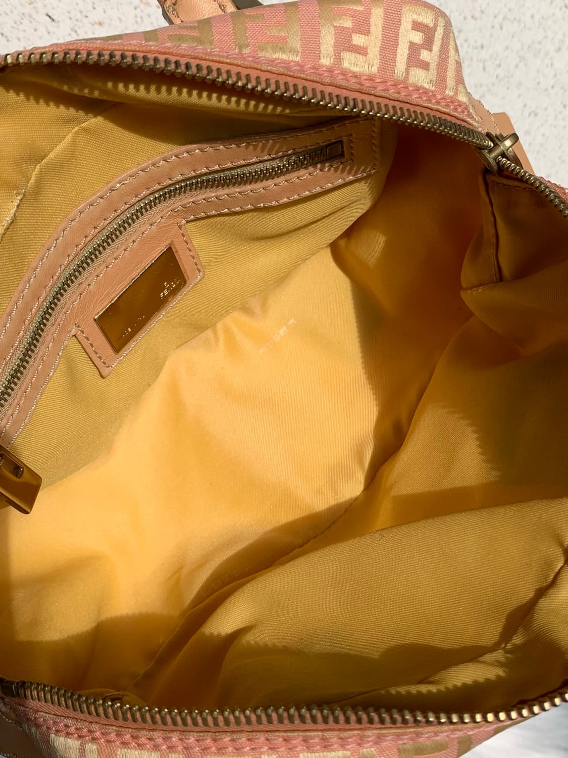 유일매물💞 FENDI 주카 패턴 핑크 토트 숄더백 상품이미지9