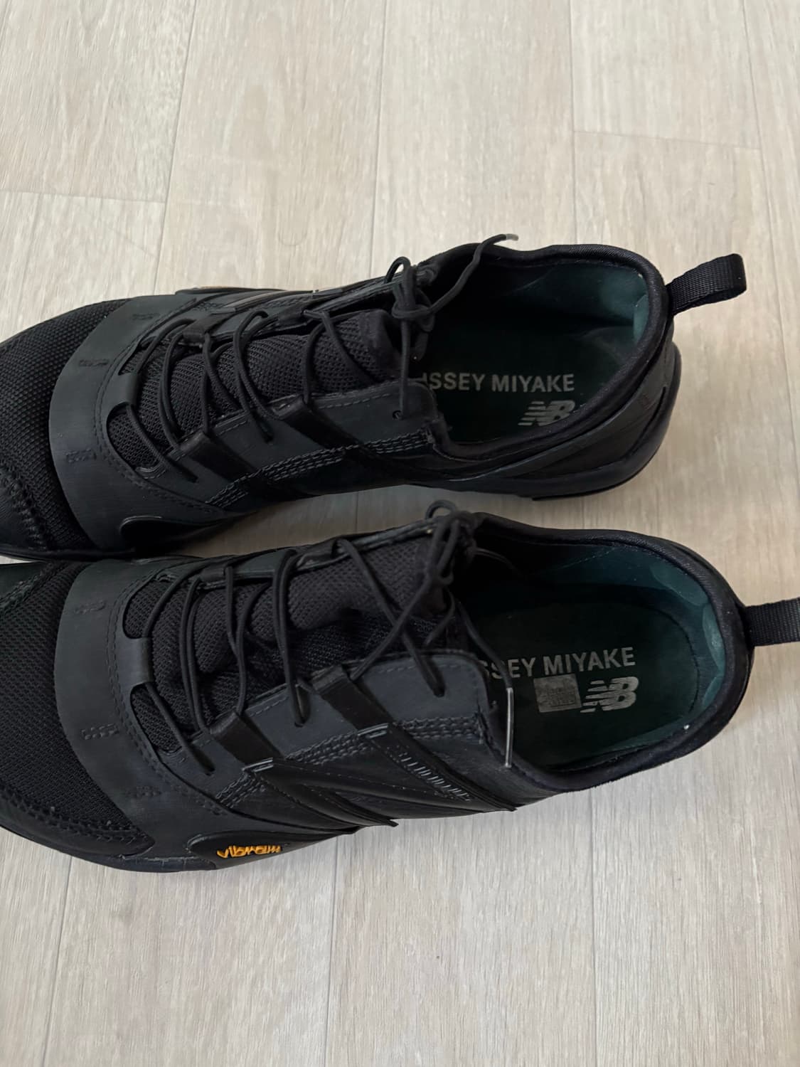 뉴발란스 이세이미야케 MT10O 상품이미지5