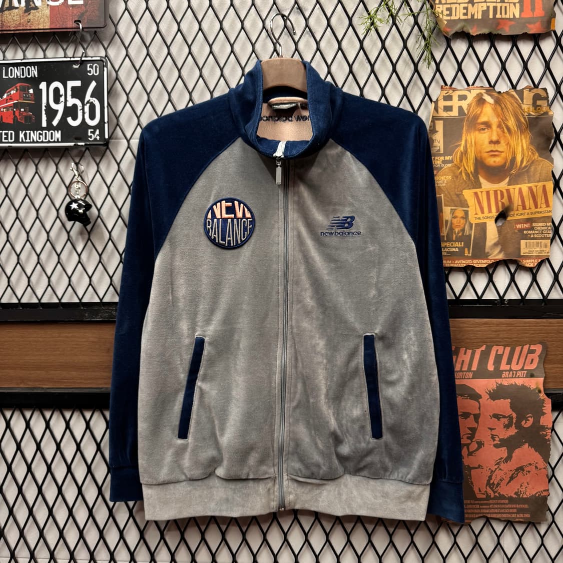 뉴발란스 벨벳 트랙 자켓 전면 로고 포인트 그레이 네이비 상품이미지1