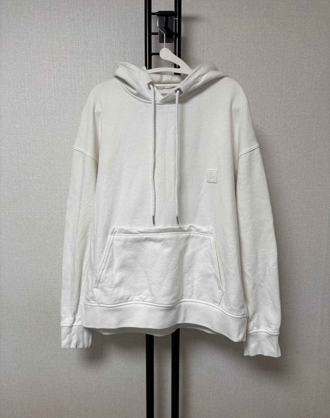 우영미 플라워 백로고 후드티 화이트 상품이미지2