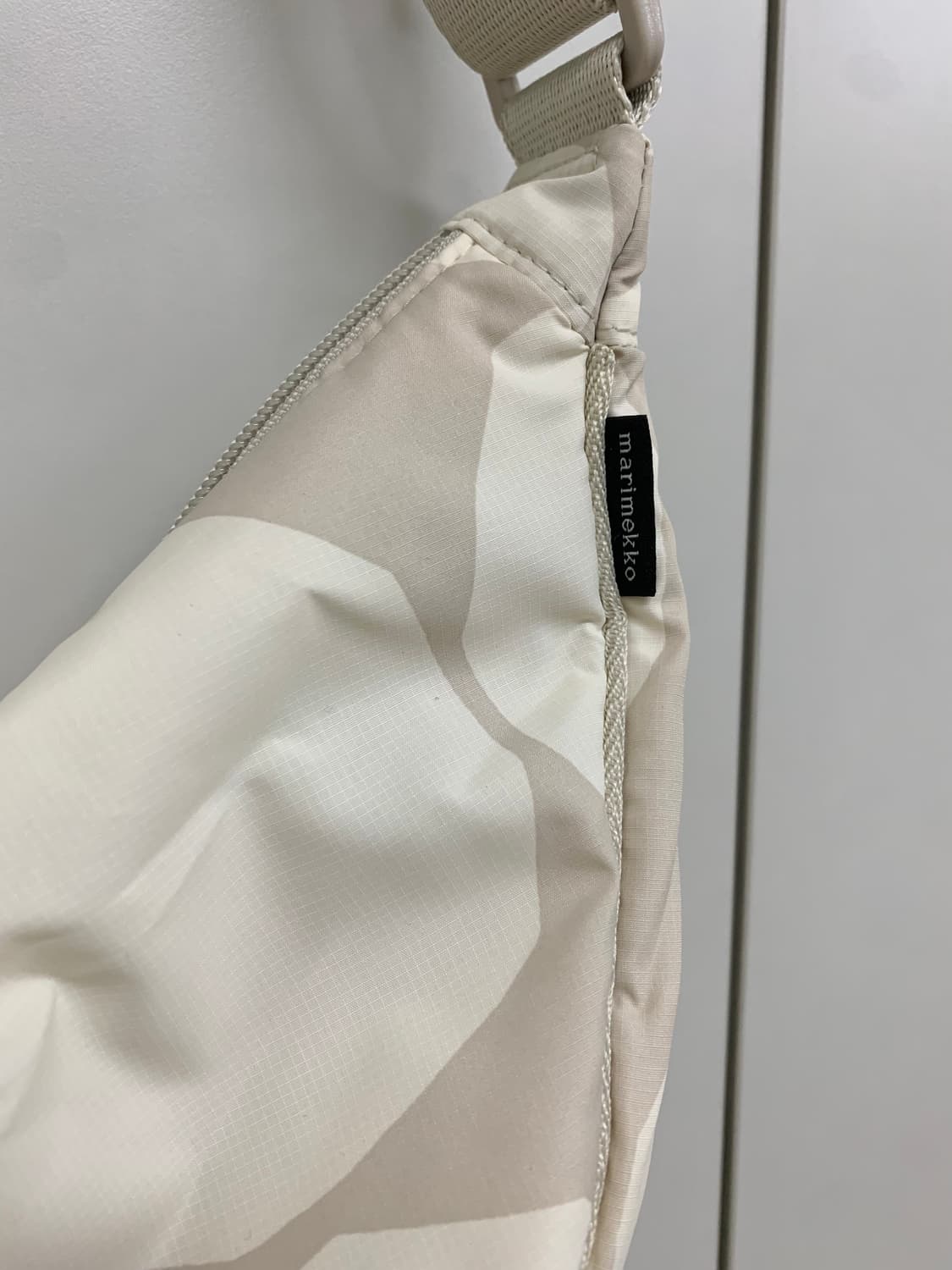 마리메꼬 유니클로 미니 숄더백 (right grey) 상품이미지4