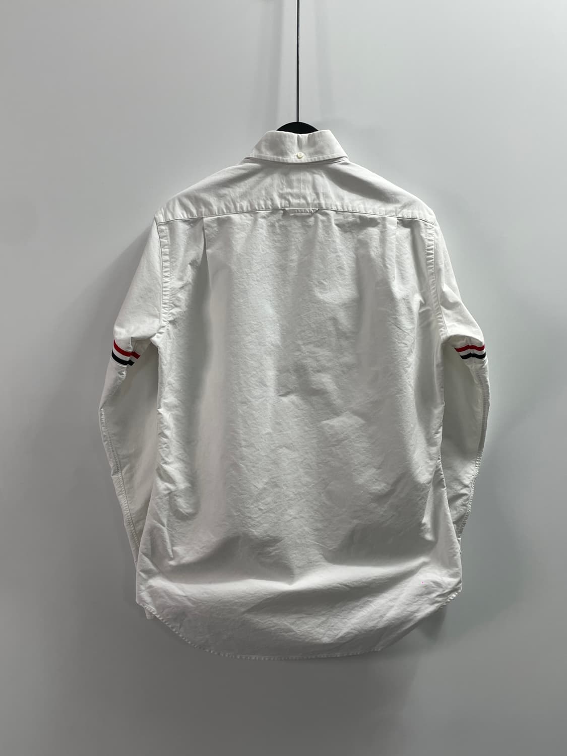 톰브라운 삼선 암밴드 옥스포드 셔츠 (on.722) 상품이미지3