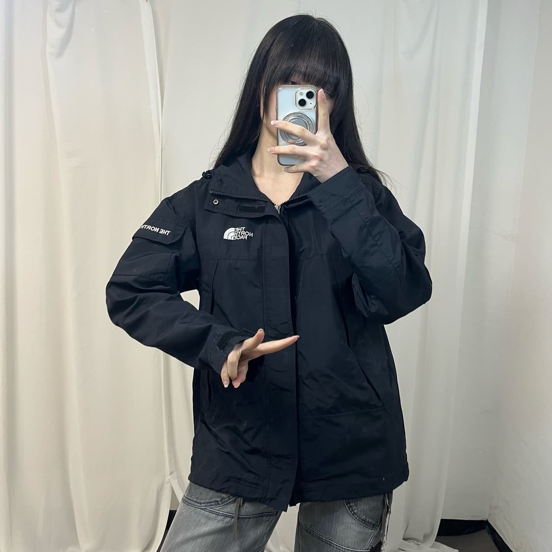 The North Face black windbreaker 상품이미지2