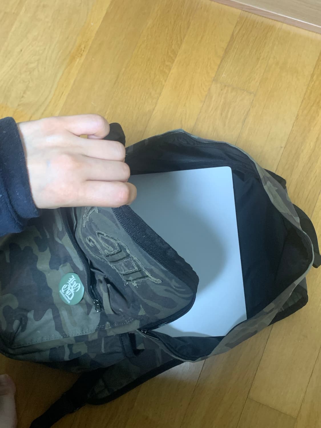 [후드후드] HD 로고 아플리케 백팩 카모 상품이미지3