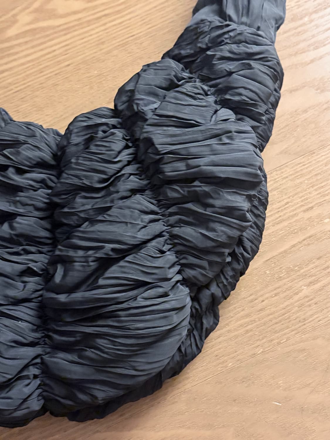 COS코스 리플 크로스바디백 블랙 상품이미지2