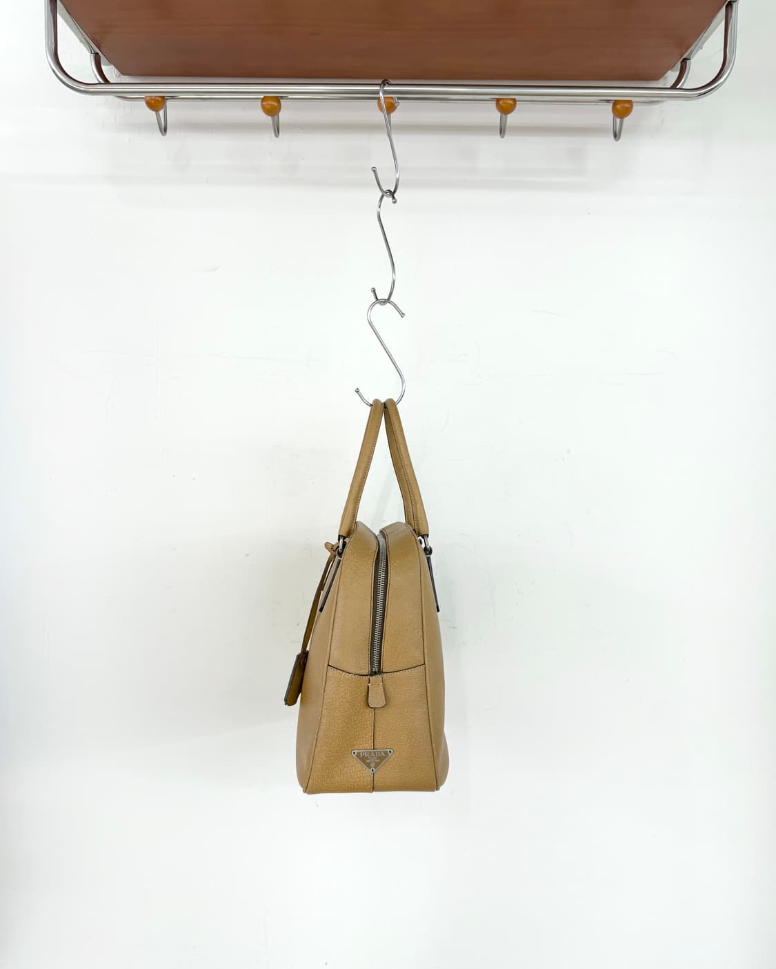 프라다 카멜 보어스킨 레더 핸드백 상품이미지2