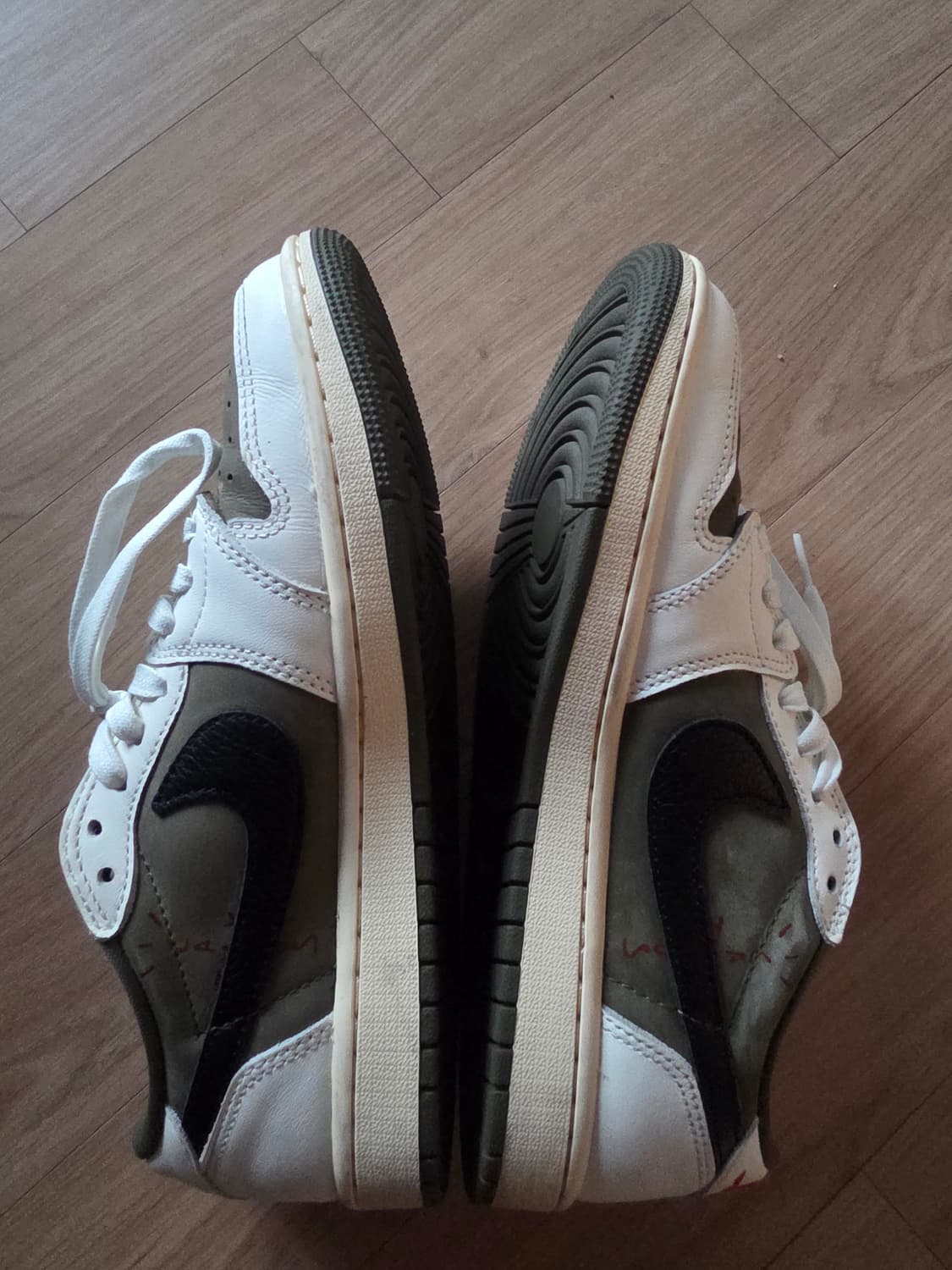 나이키 조던 스캇 로우  리버스 올리브255 상품이미지2