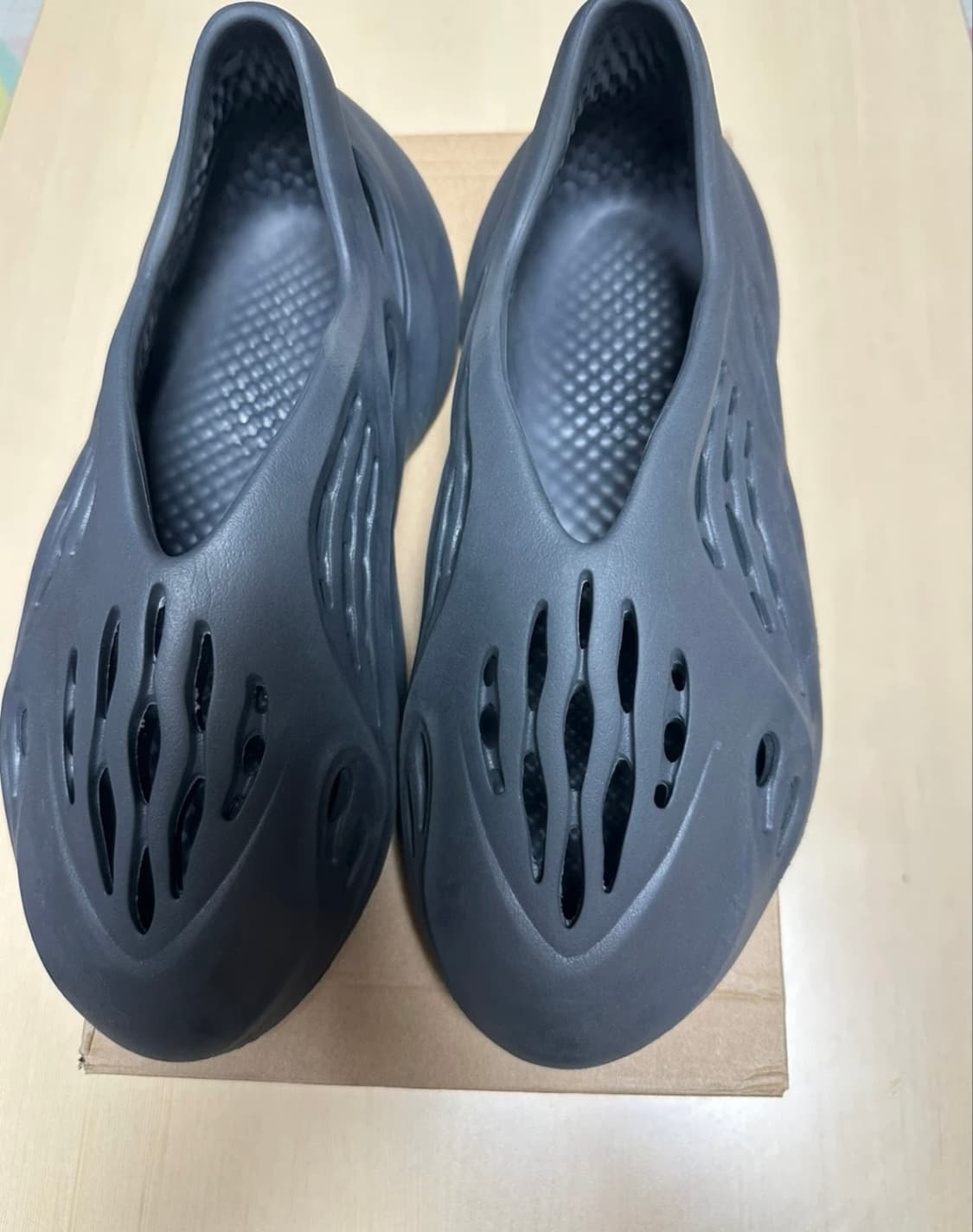 아디다스 이지 폼 러너 오닉스285 상품이미지3