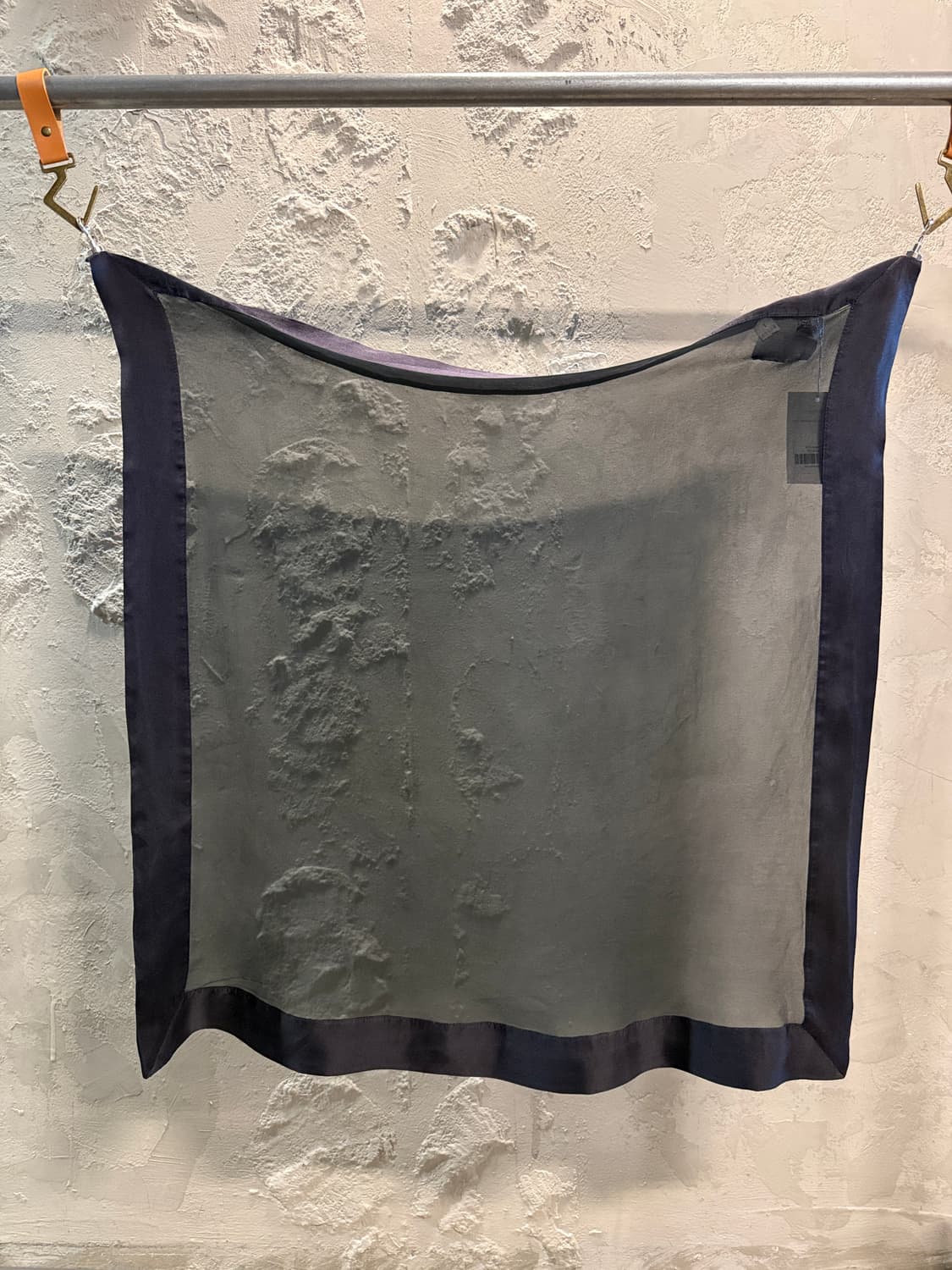 스포트막스 실크 시스루 보더 스카프 차콜 상품이미지1