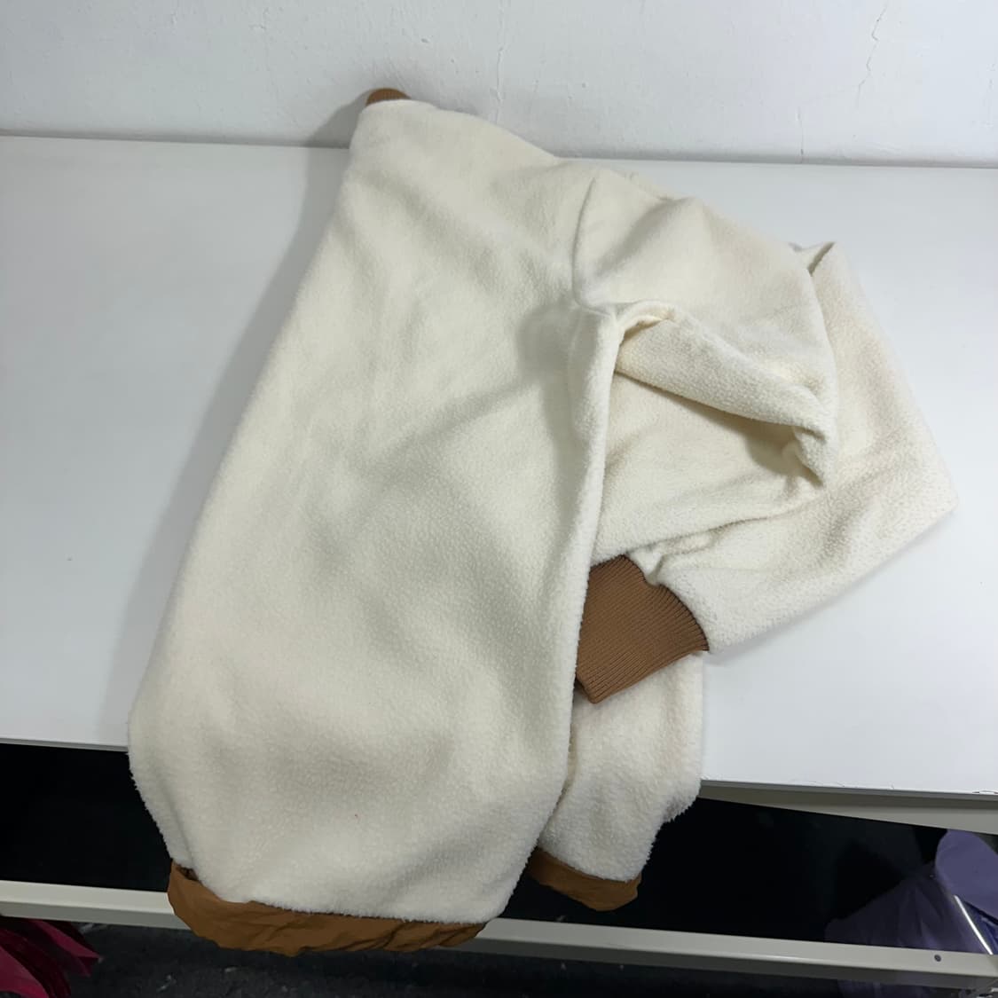 XL 그레고리 크림 배색 후리스 맨투맨 상품이미지6