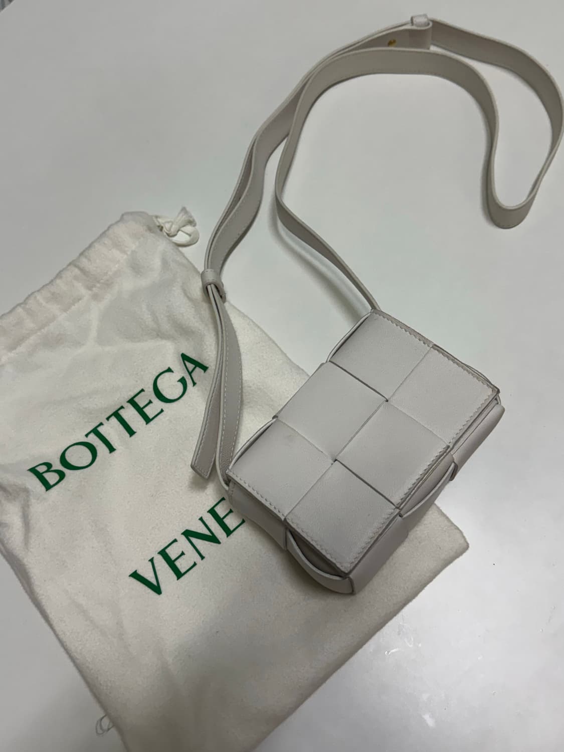 보테가베네타 카세트백 미니 화이트 상품이미지1