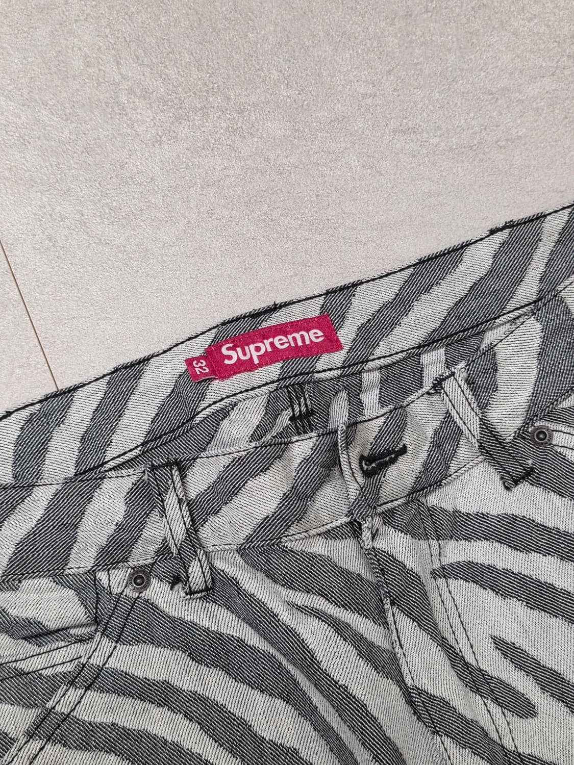 슈프림 더블 니 페인터 팬츠 지브라 - 24SS 상품이미지3