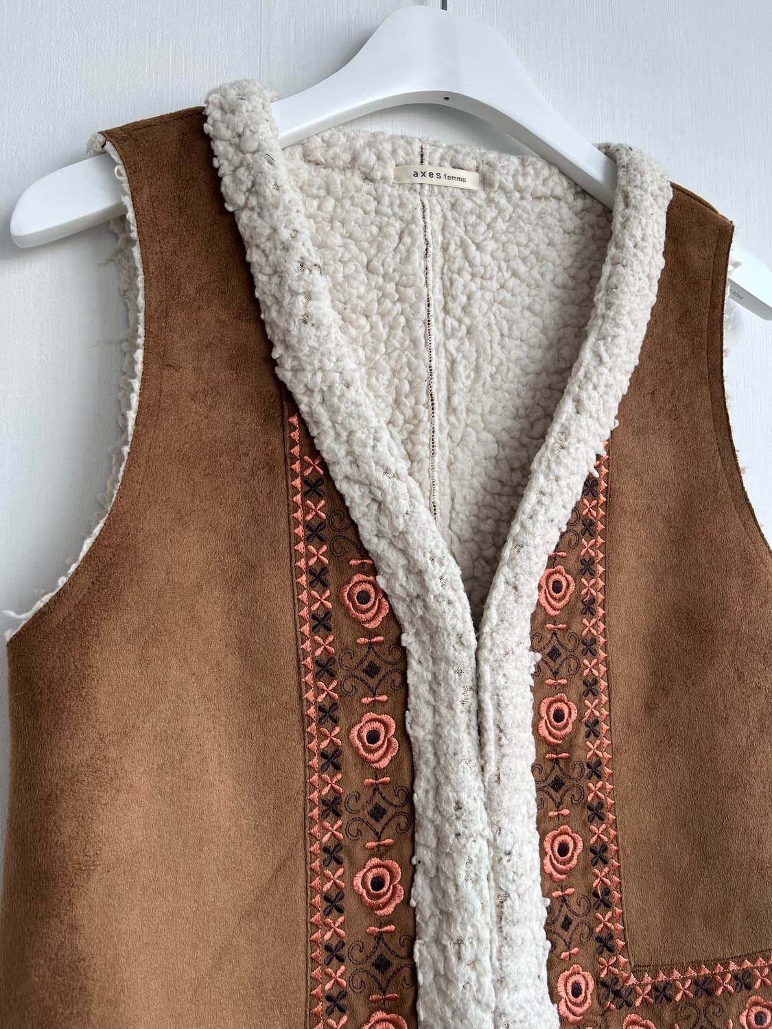 axes femme 스웨이드 자수 조끼 상품이미지2