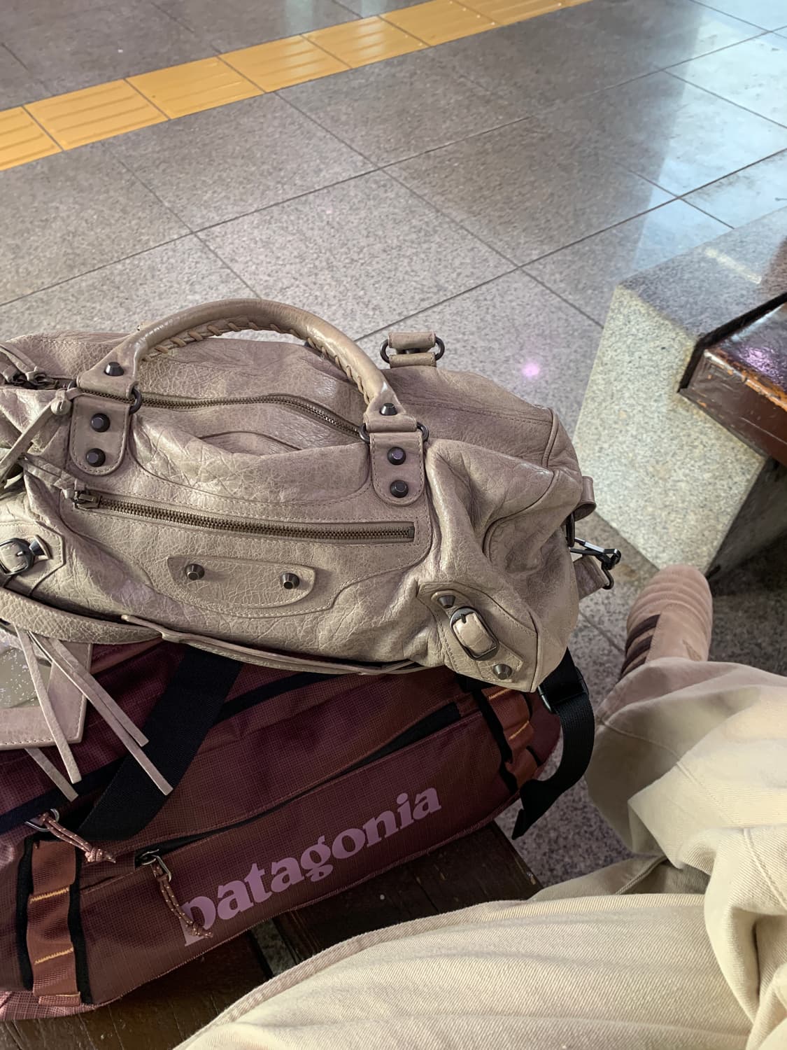 발렌시아가 모터백 트위기 상품이미지1