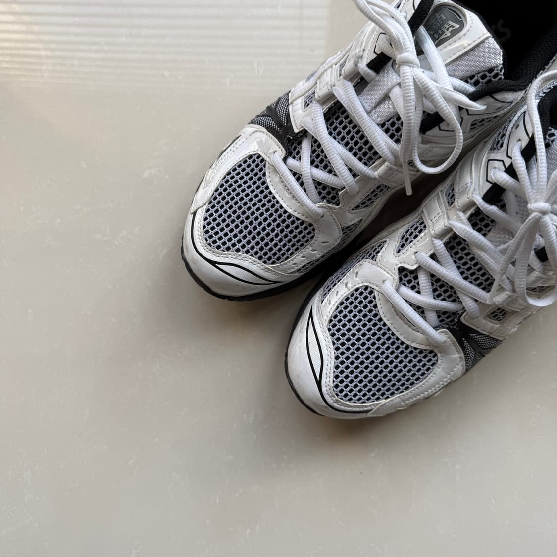 [282.5] 아식스Xgmbh 젤카야노 레거시 화이트 블랙 상품이미지1