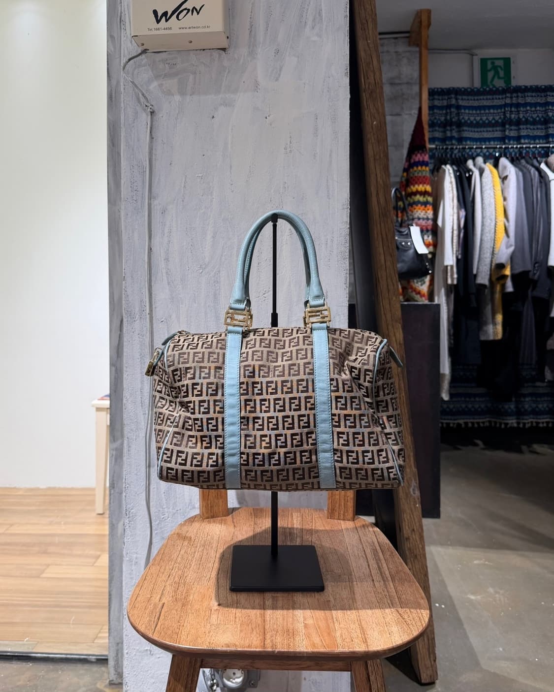 펜디 브라운 주카 블루 레더 트리빙 캔버스 보스턴백 상품이미지2