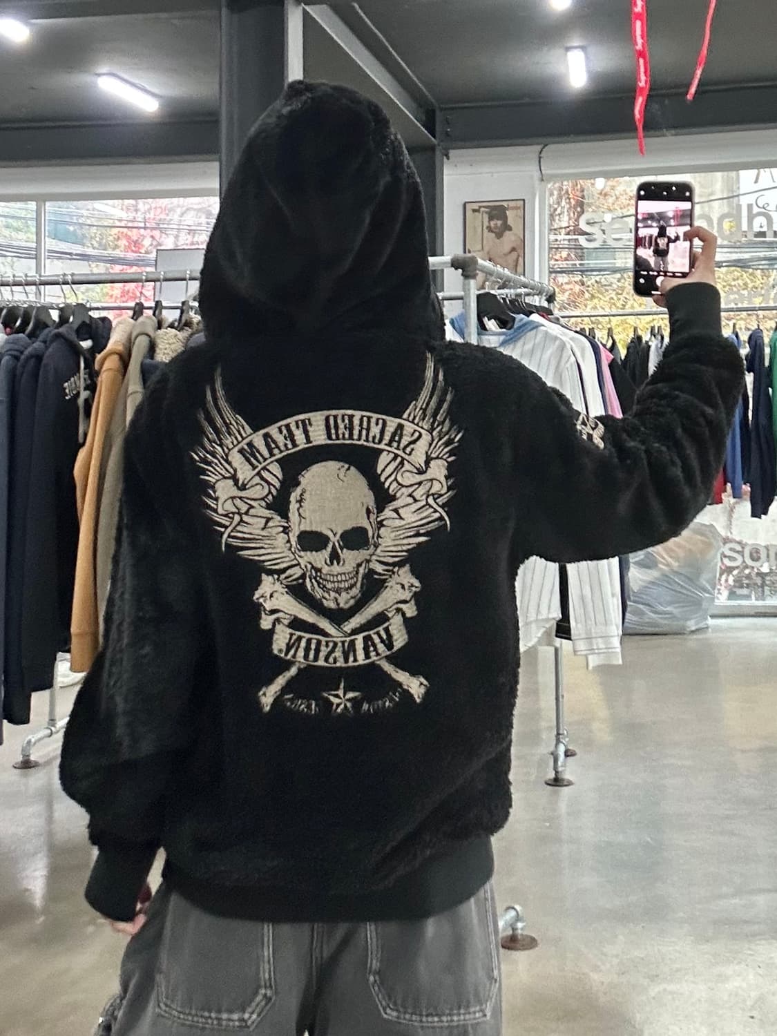 벤슨 핸드워머 스컬윙빅로고 플러피 후드자켓 상품이미지1