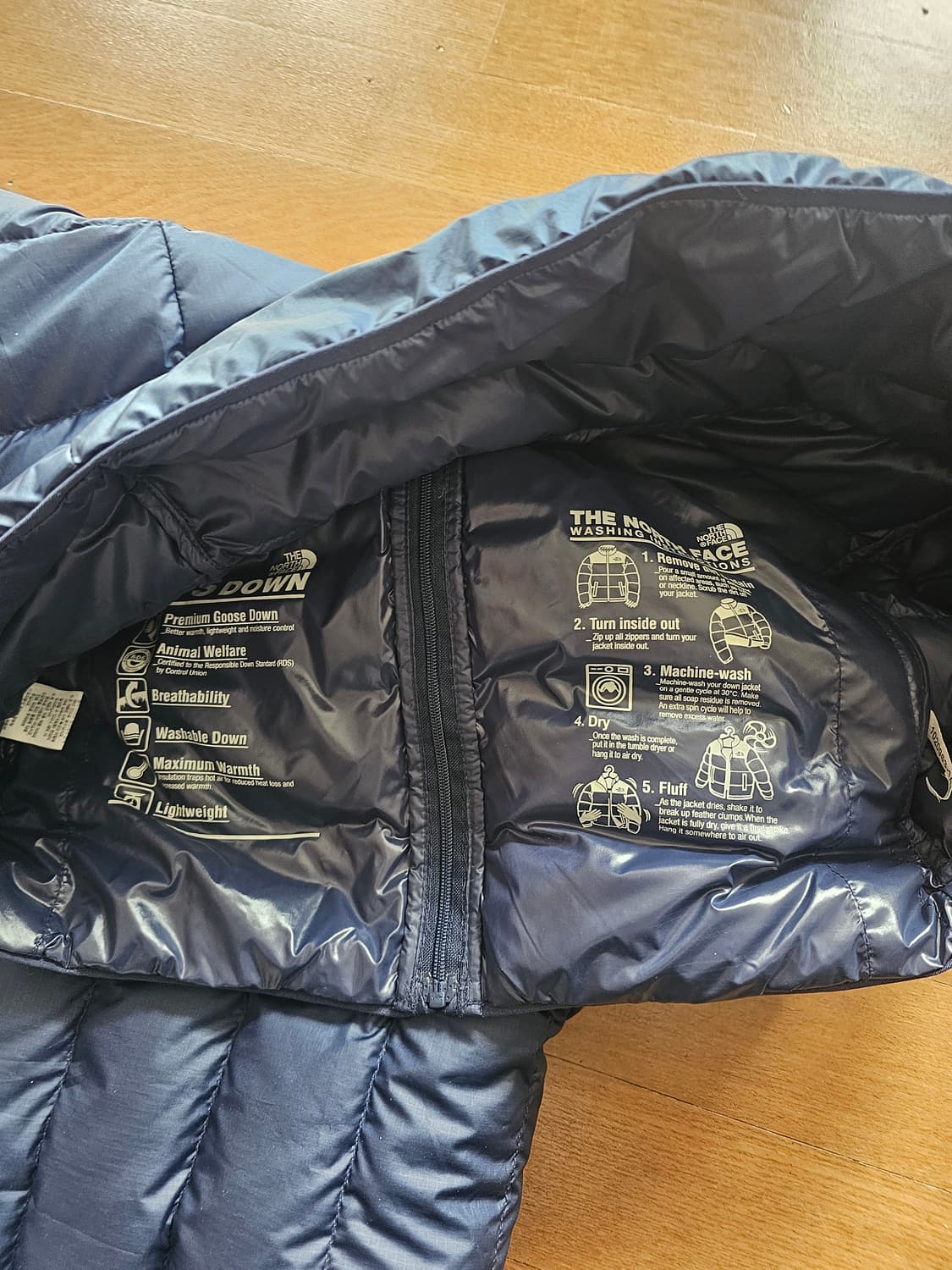 노스페이스 여성용 경량 패딩 네이비 상품이미지4